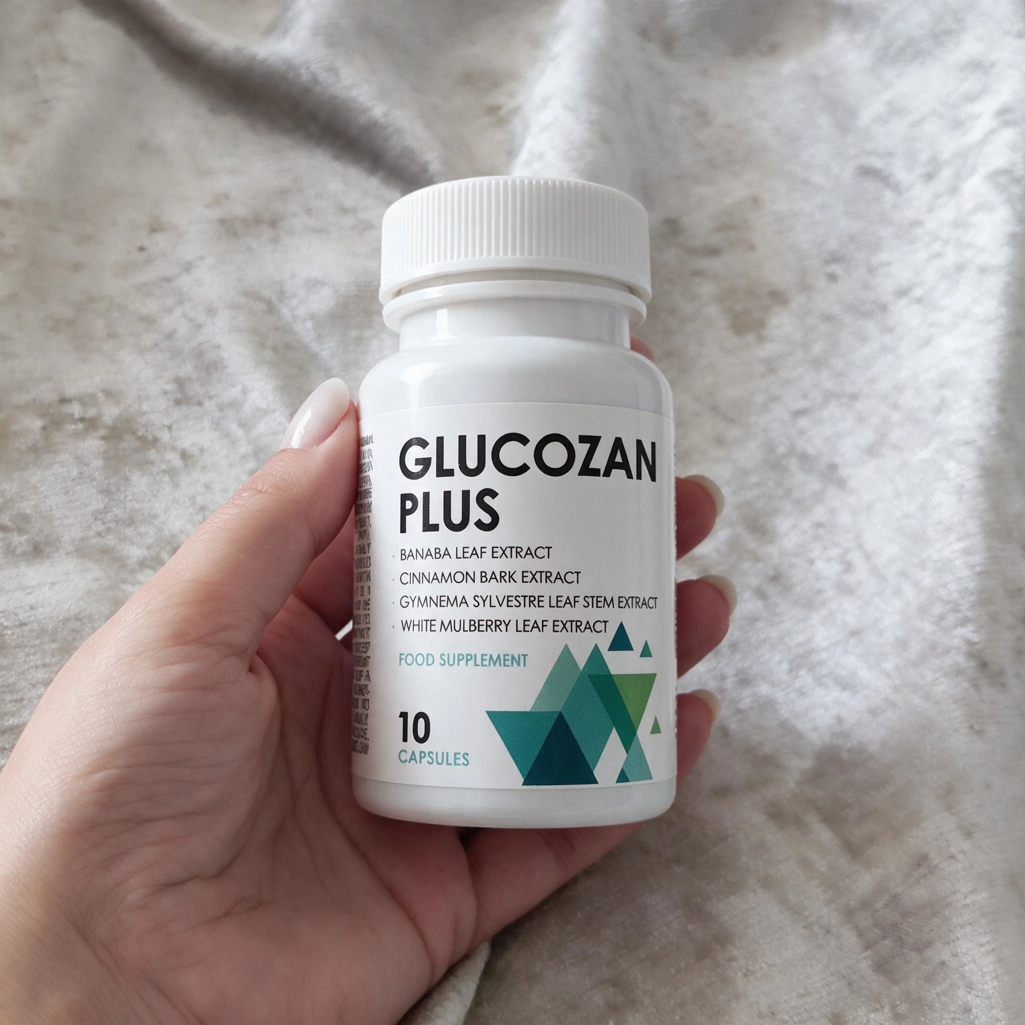 Teresa Alarcón con su pedido de Glucozan Plus en Sevilla
