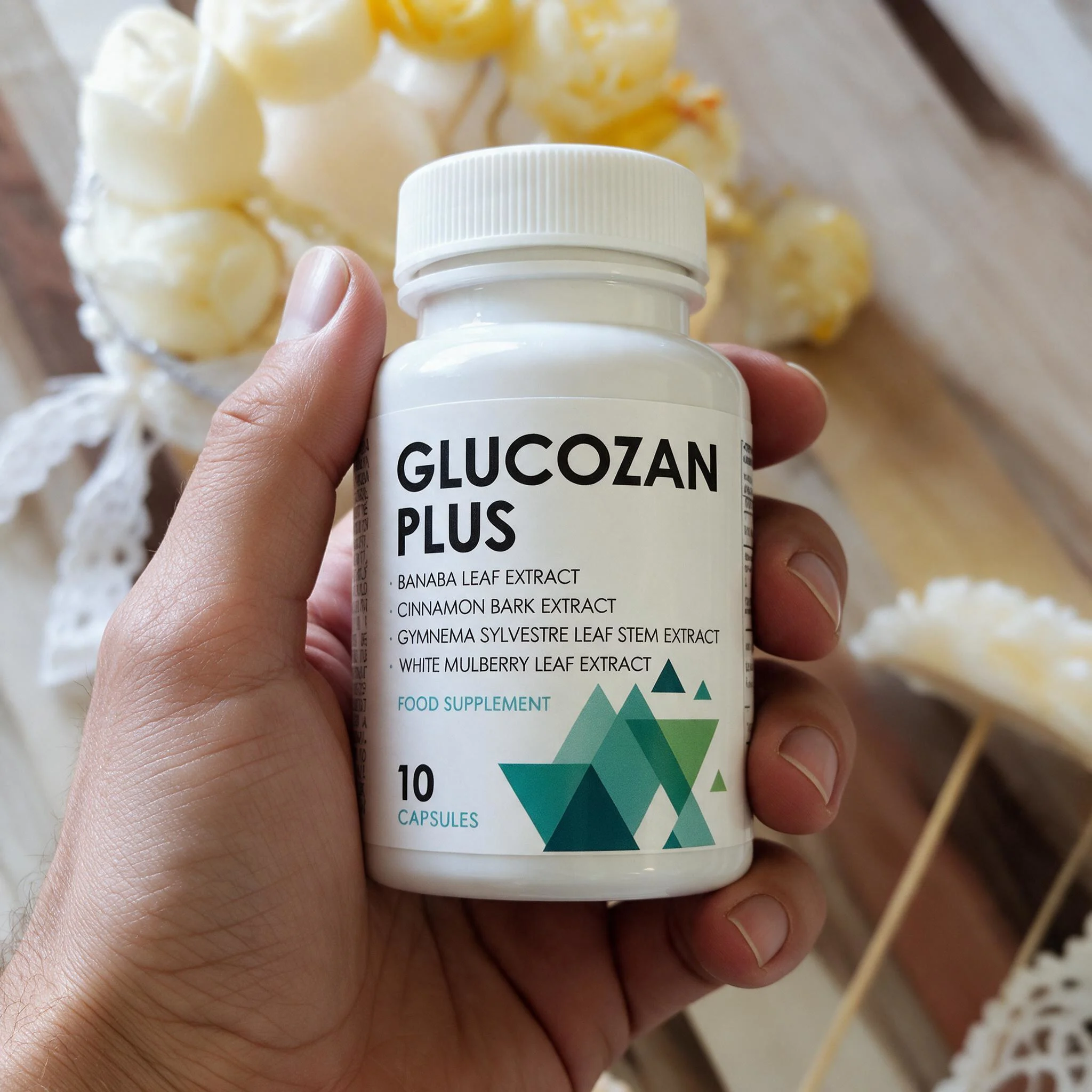 Rafael Santos con el envase oficial de Glucozan Plus en Bilbao